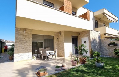 Semi-detached house with two apartments in the wider center of Poreč 2