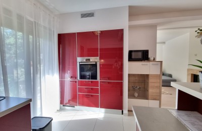 Semi-detached house with two apartments in the wider center of Poreč 8